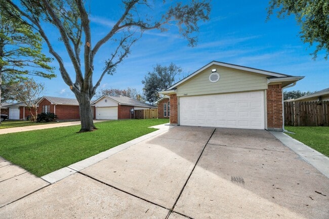 Photo - 15411 Town Green Dr