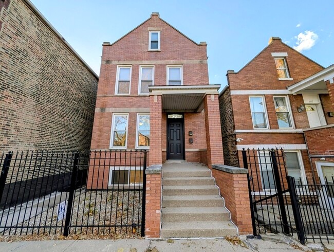 Building Photo - 3334 S May St Unit 1