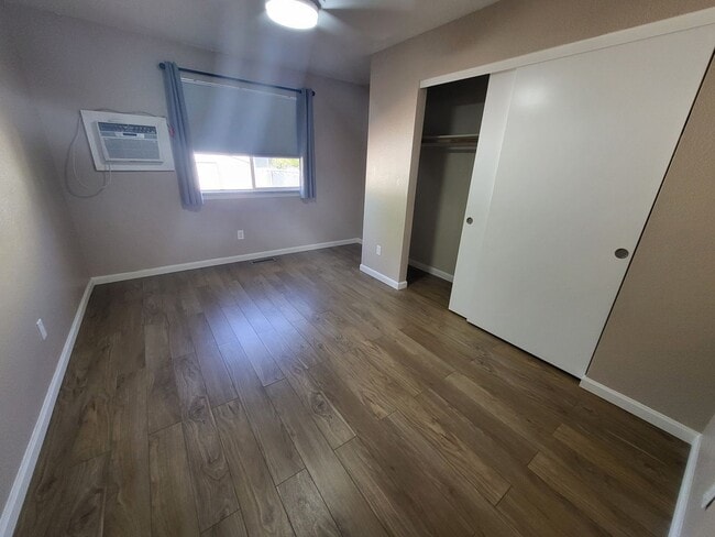 Photo - NIG0201>** Unit NIG0201  A