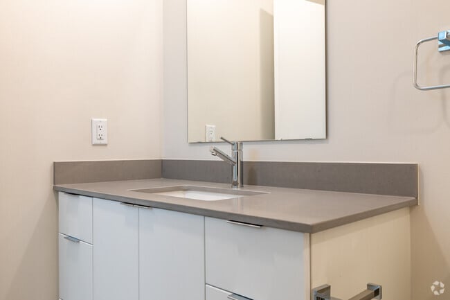 1BR, 1BA - 600SF, Bathroom