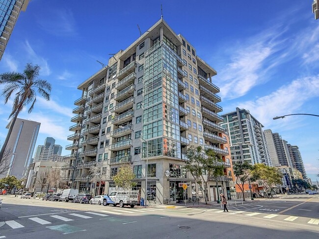 Large and bright 2 bedroom, 2 bathroom con... - Large and bright 2 bedroom, 2 bathroom con... Condo Unit 206