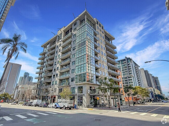 Building Photo - Large and bright 2 bedroom, 2 bathroom con... Unit 206 Rental