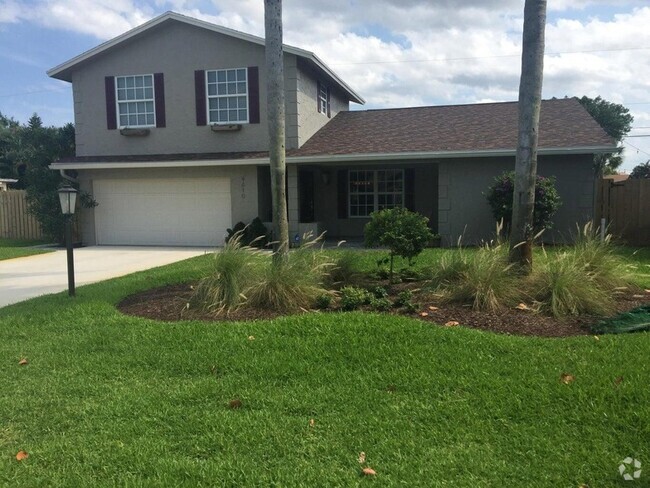 Building Photo - 4610 Pine Tree Dr Rental