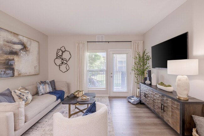 Sala de estar recientemente renovada - The Chelsea Apartments