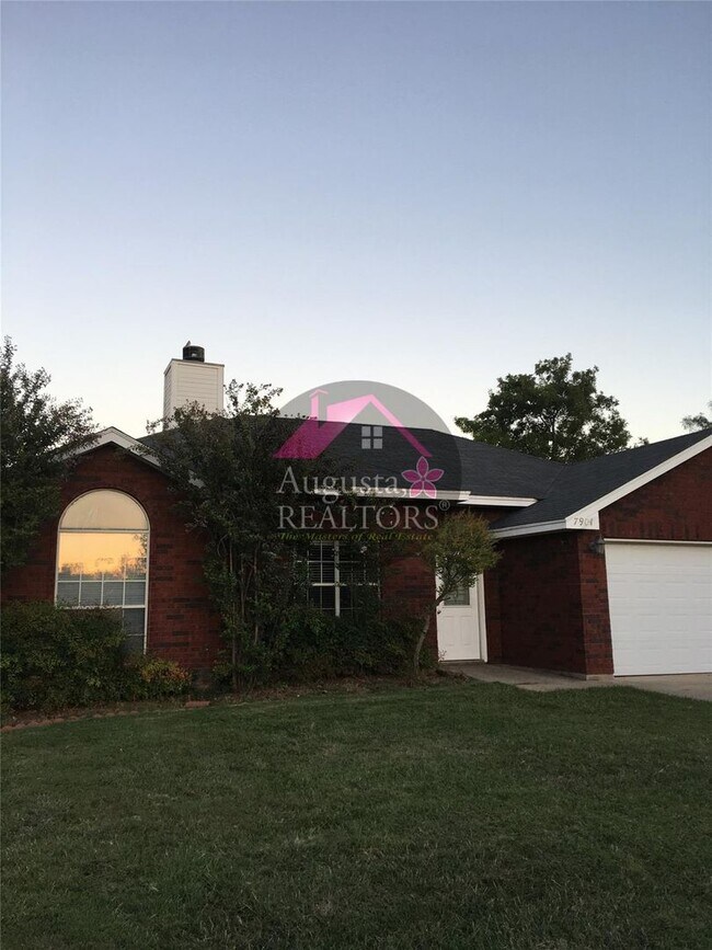 Photo - Spacious home in the Wylie district!