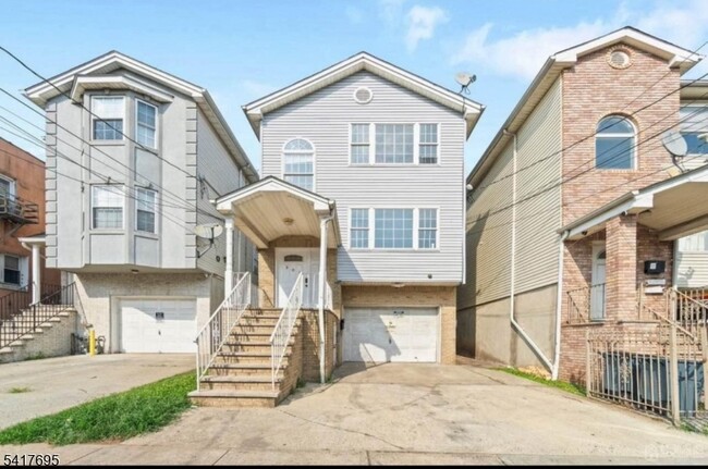 Building Photo - 309 Court St