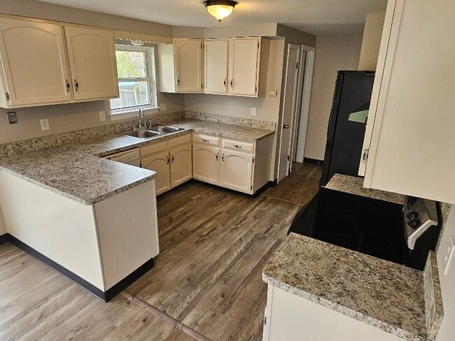 Building Photo - 608 Sunflower Dr