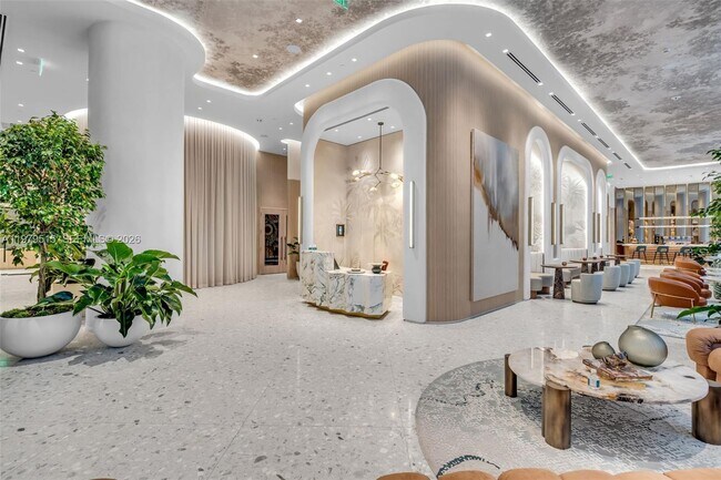 Building Photo - 77 SE 5th St Unit 2405