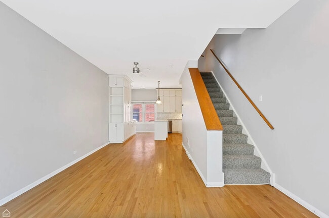 Photo - 855 W Erie St Unit 119