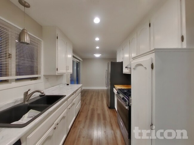 Photo - 820 Shenandoah Ln N