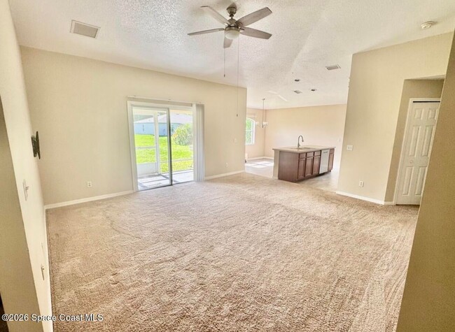 Photo - 1072 Flintlock Ave SE