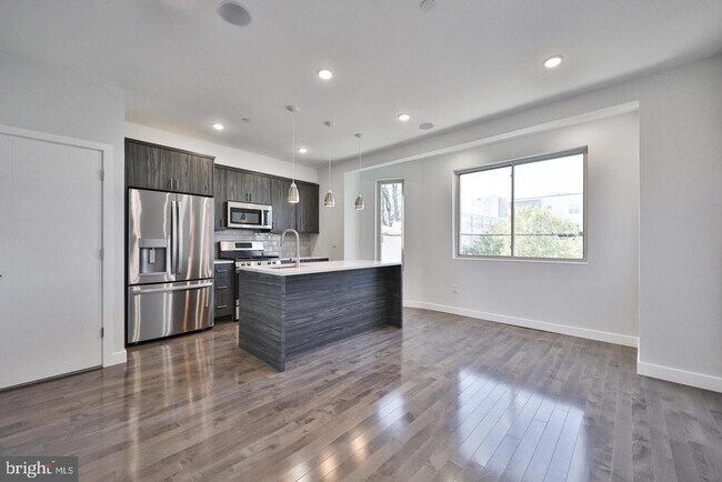 Photo - 1939 N Darien St Unit 3