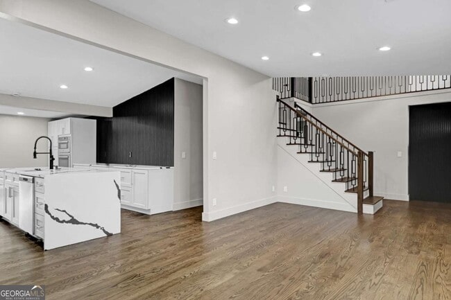 Photo - 1887 Shalimar Dr NE