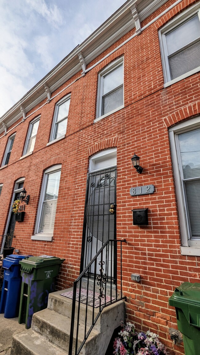 Building Photo - 812 Mangold St Unit North bedroom