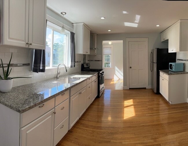 Building Photo - 36 Whiton Ave Unit 2 Rental