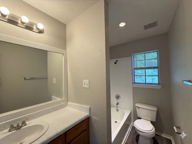 Photo - 8508 Apple Carrie Cove Unit B