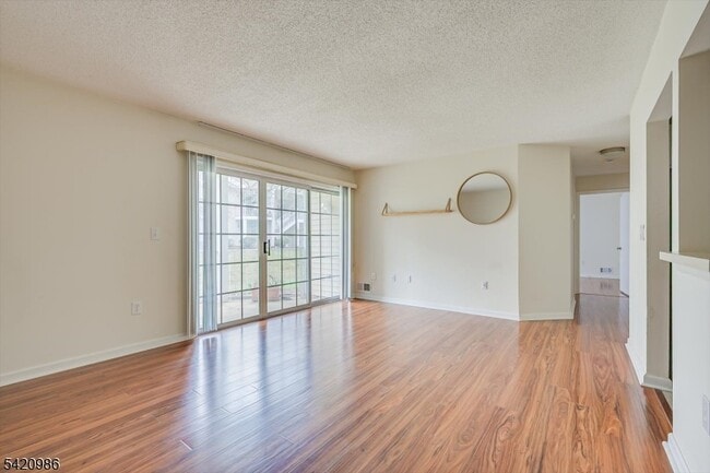 Photo - 69 Amberly Ct