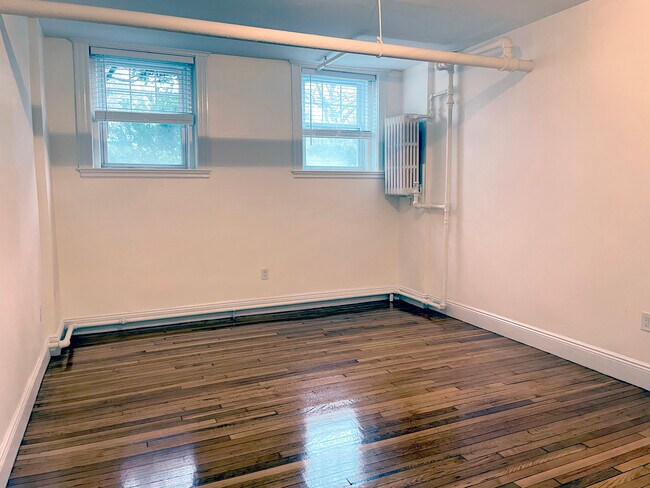 15 Thatcher St Unit B