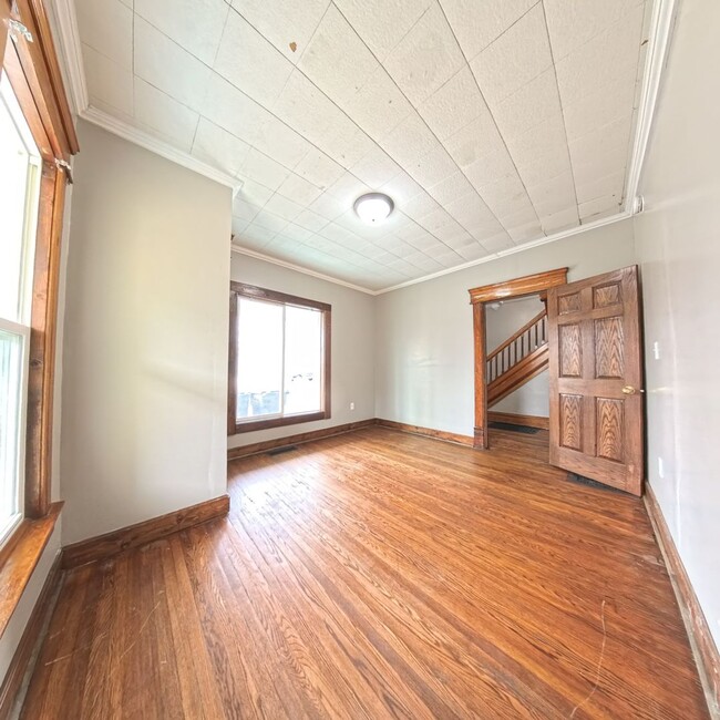 Photo - Spacious 5 bedroom 2 Bath Home