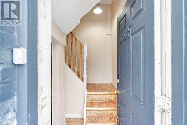 Photo - 66 Dunlop St W