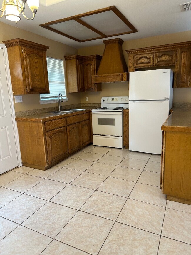 Photo - 2300 N Erica St