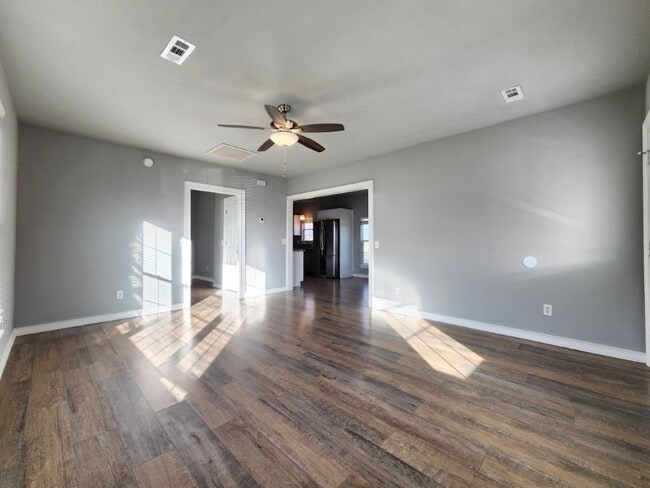 Photo - 7642 SW Regional Airport Blvd