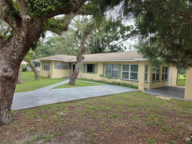 Building Photo - 39445 FL-575 Rental