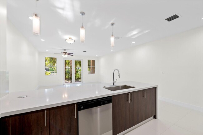 Photo - 1432 SW 4th Ave