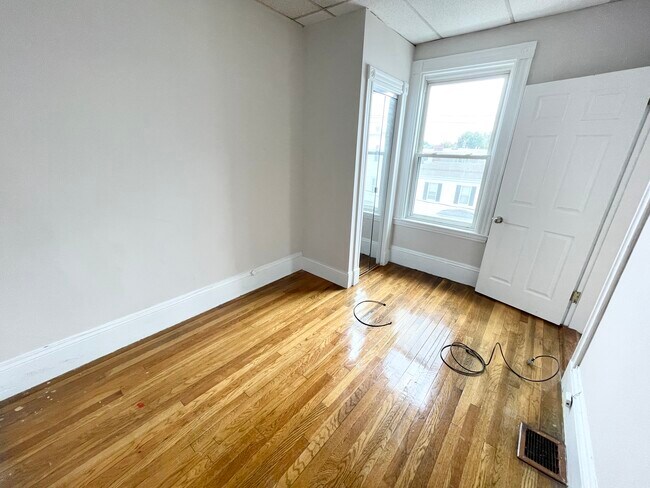 28 Harbor View St Unit 3