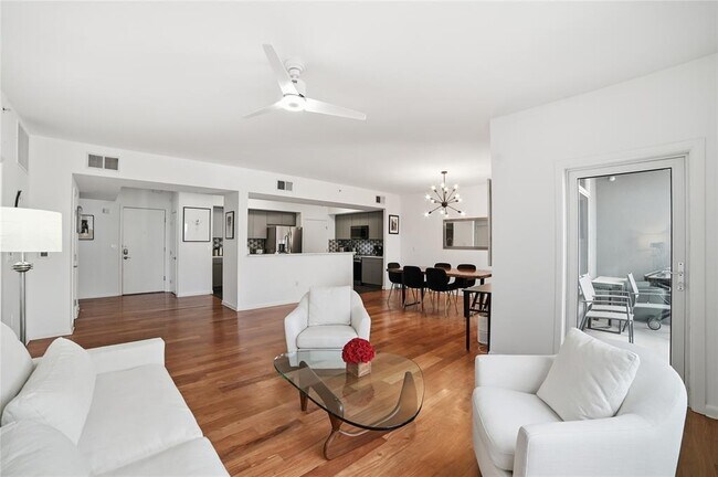 Photo - 54 Rainey St Unit 1018