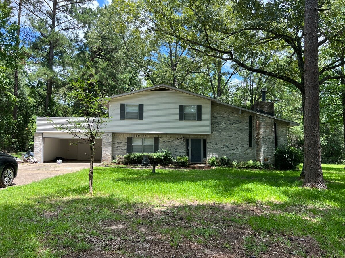 Photo - 7423 Flatwood Dr House