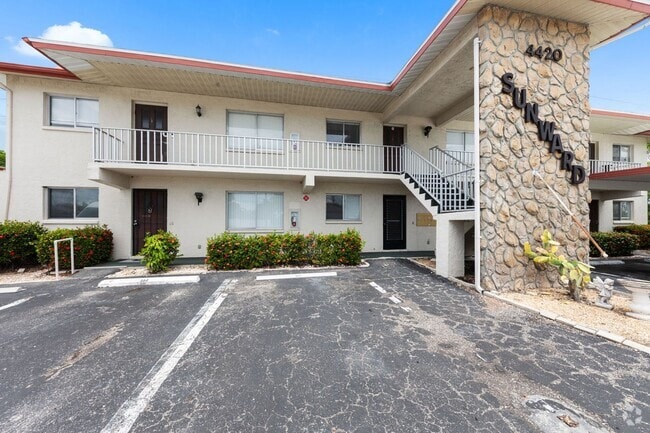 Building Photo - 4420 Santa Barbara Blvd Rental