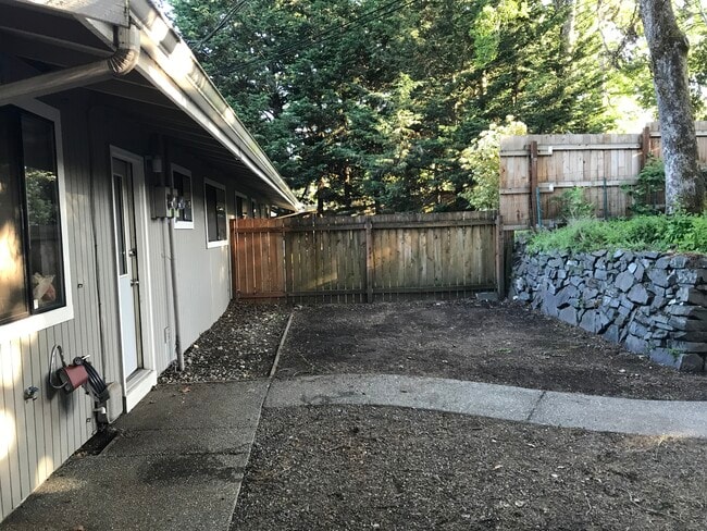 7834 garden area - 7834 Custer Rd W