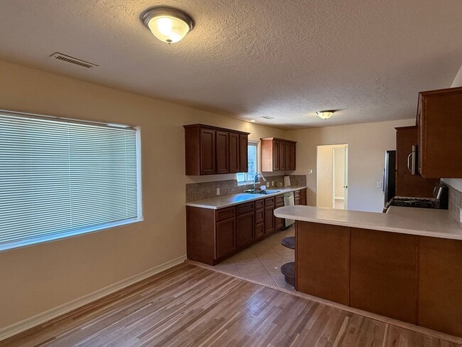 Photo - 4 Bedroom, nice area, 2 Car Garage