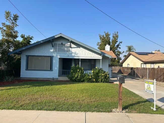 Building Photo - Centrally Located Cottage