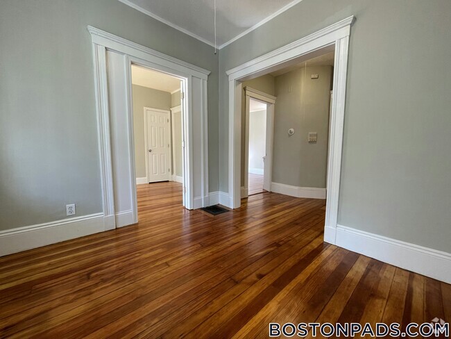 Building Photo - 247 Boston St Unit 1 Rental