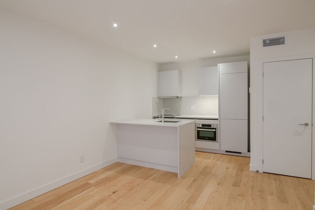 Photo - 3435 Rue Drummond Unit 1