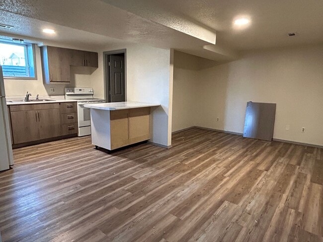 Photo - Marshall Unit B