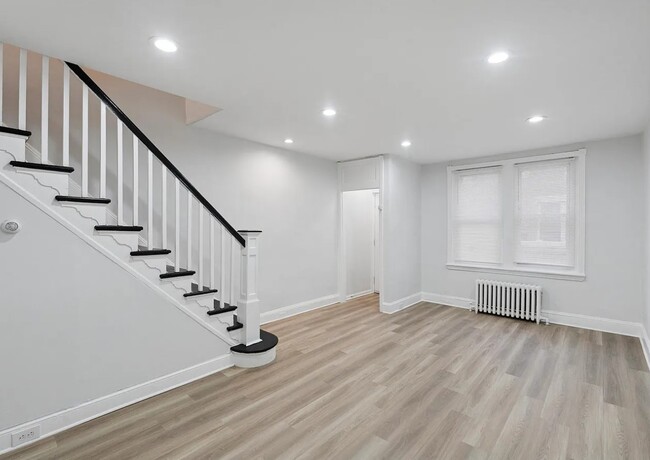 Photo - 2828 Winton St