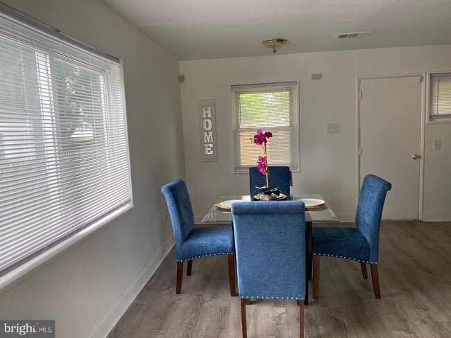 Building Photo - 1120 Wentworth Dr