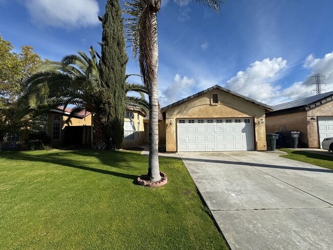 Building Photo - Spacious Northwest Bakersfield Home!