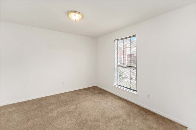 Photo - 13834 Trumpetvine St