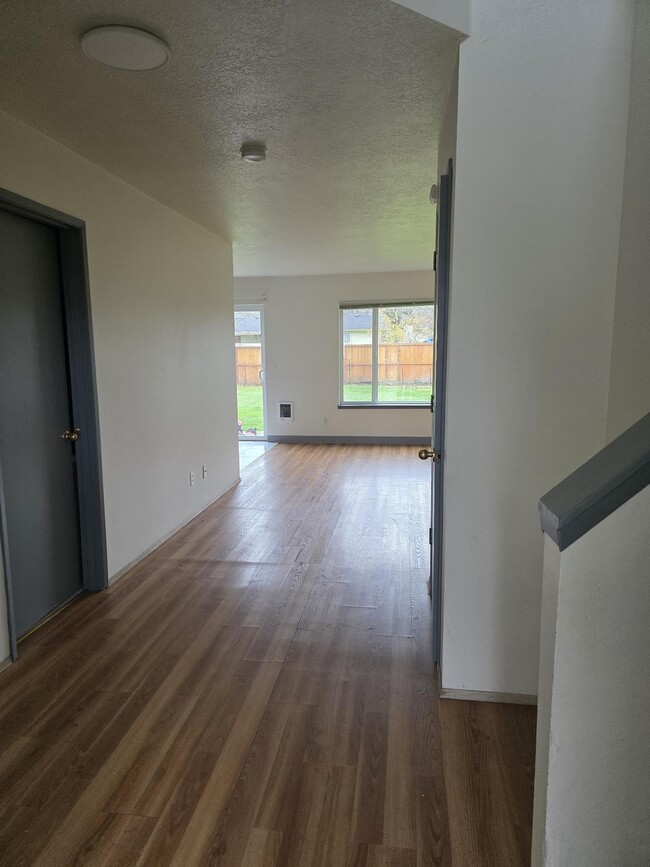 Photo - 264 Ecols St S