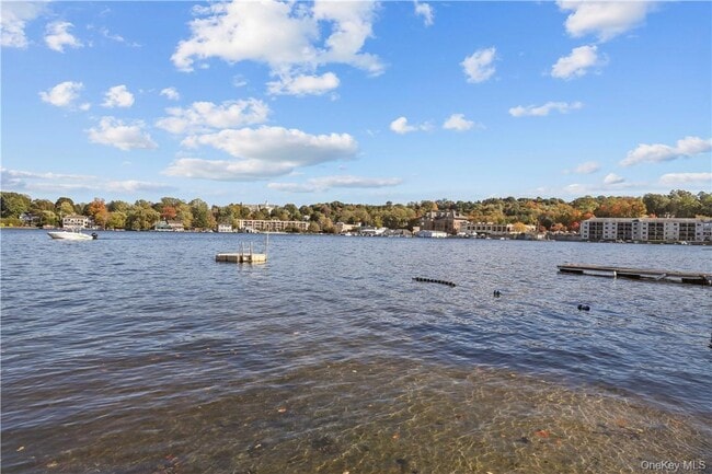 Building Photo - 33 Sycamore Rd