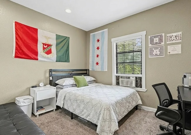 Photo - 7 bedroom home 2 min walk from Campus