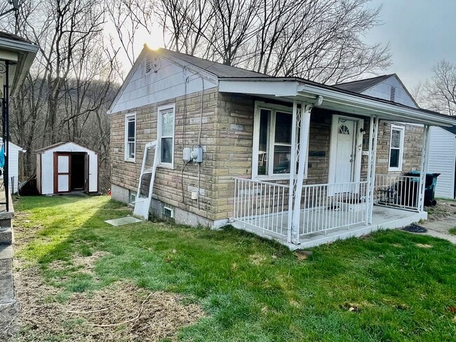 Building Photo - 2 bed 1 Bath- Aliquippa PA