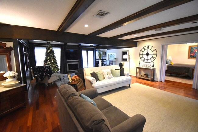 Photo - 8011 Meadowvale Dr