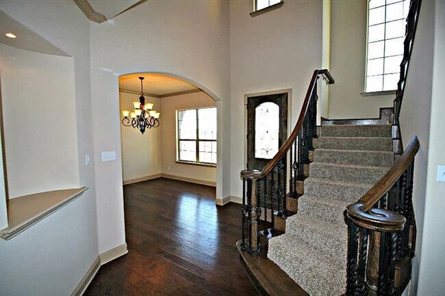 Photo - Luxury Living at Preston Manor!