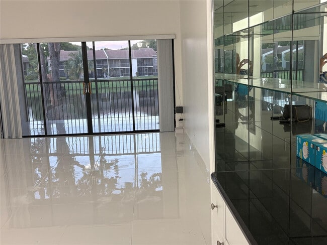 Photo - 2035 SW 15th St Unit 190