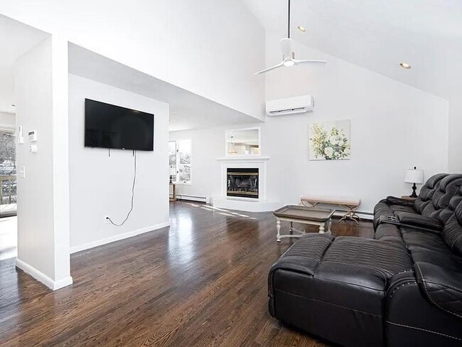 Photo - 262 Woodhill Rd